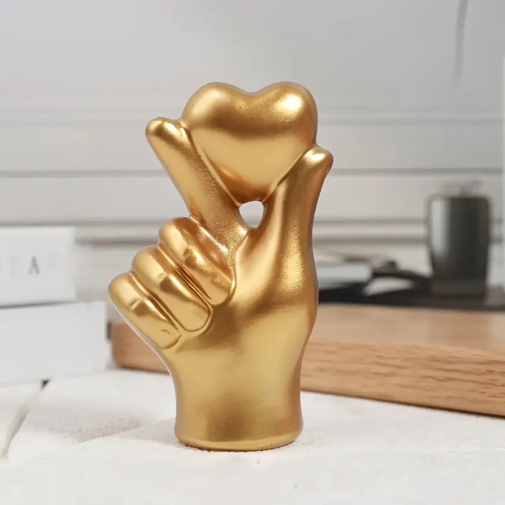 Heart Hand Gesture Statues Scu - огляд і ціна Home Decor Y2K