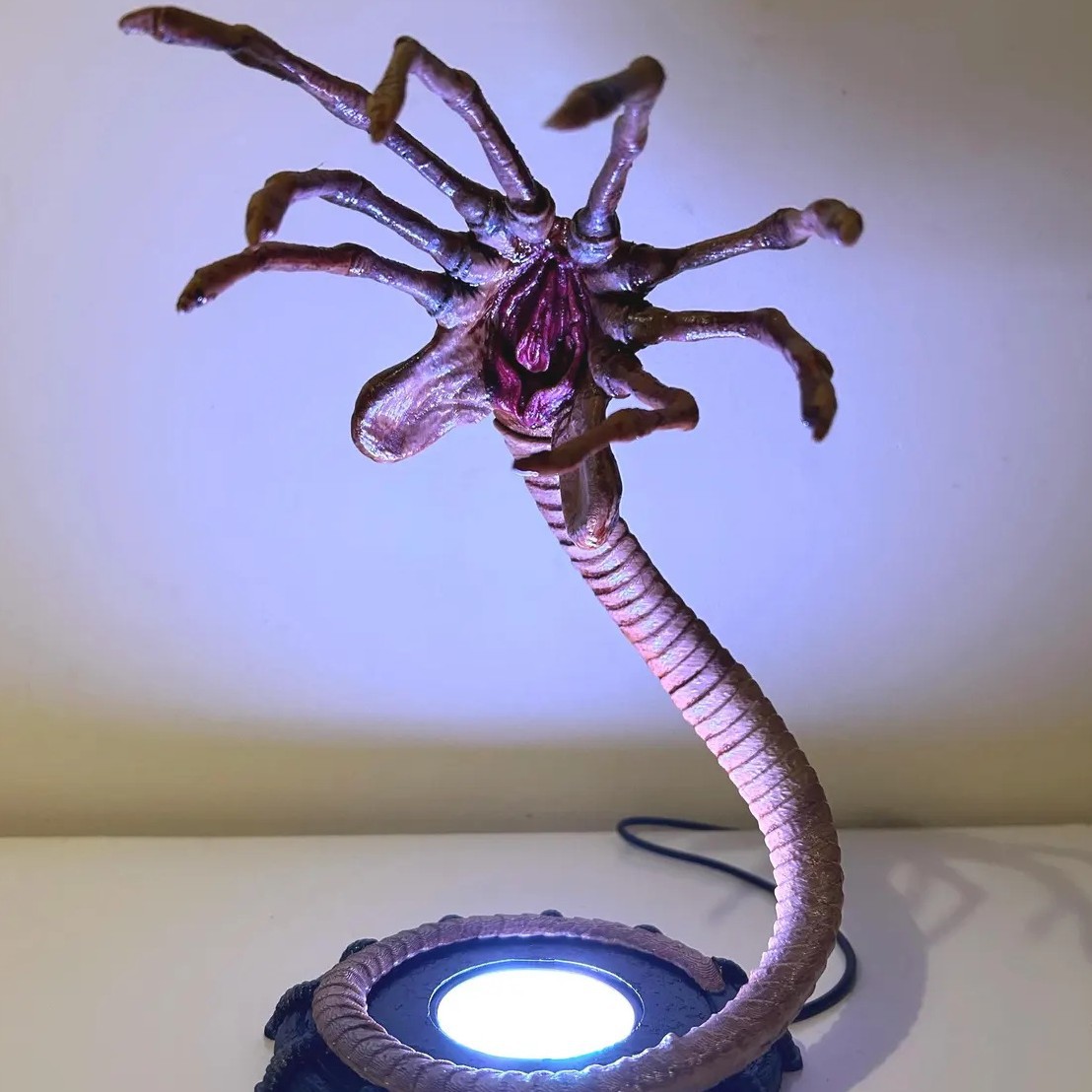 Alien Facehugger Lamp Nightlig - огляд і ціна Home Decor Com