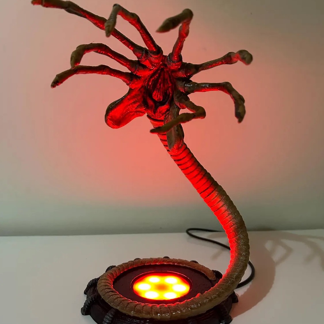 Alien Facehugger Lamp Nightlig - огляд і ціна Home Decor Com